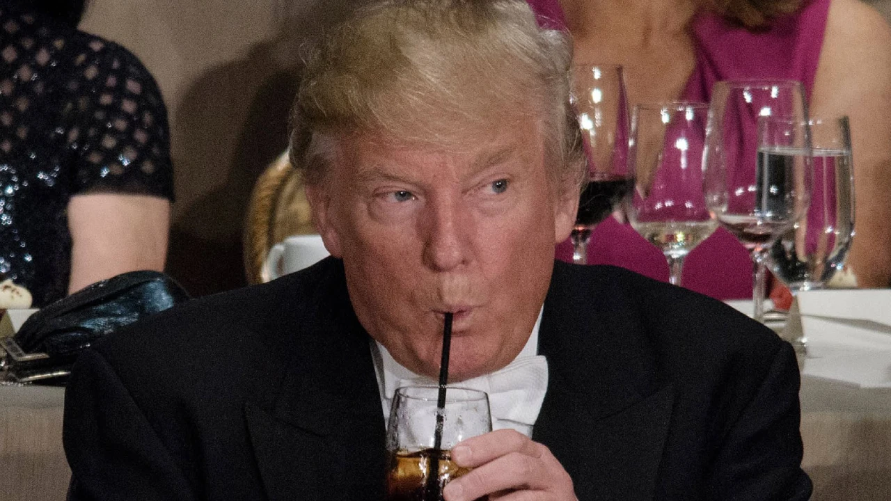 Trump bu sefer de kağıt pipetler için kararname çıkarıyor