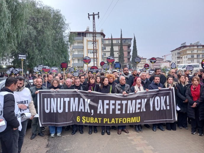 Hatay’da depremin yıldönümü için yürüyüş: Hatay’ı yeniden kuracağız