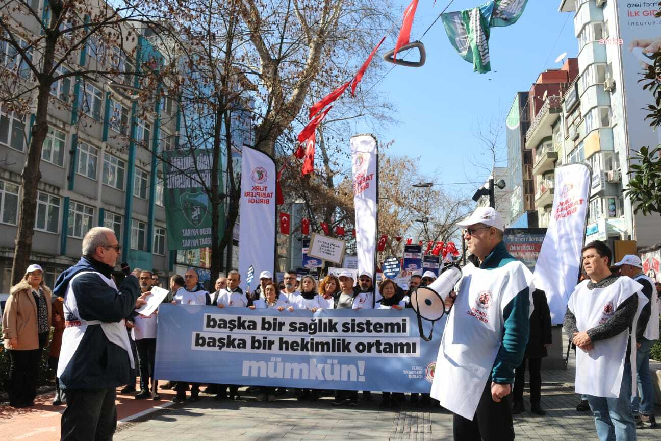 Hekimlerin Beyaz Yürüyüşü İzmit’te: Beş dakikada sağlık olmaz