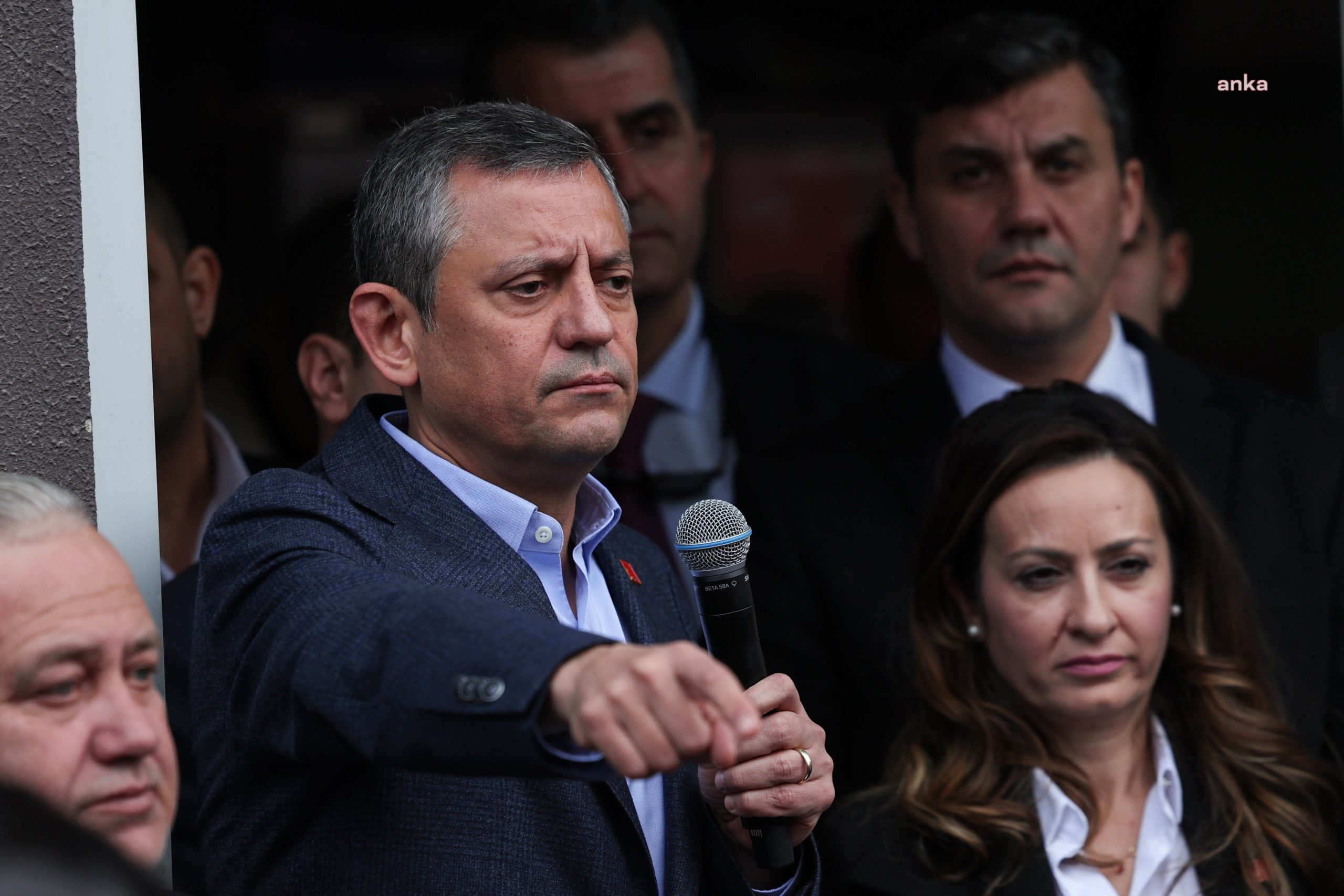 Özgür Özel’den kayyım tepkisi: Milletin seçtiği yönetir katlanacaksın