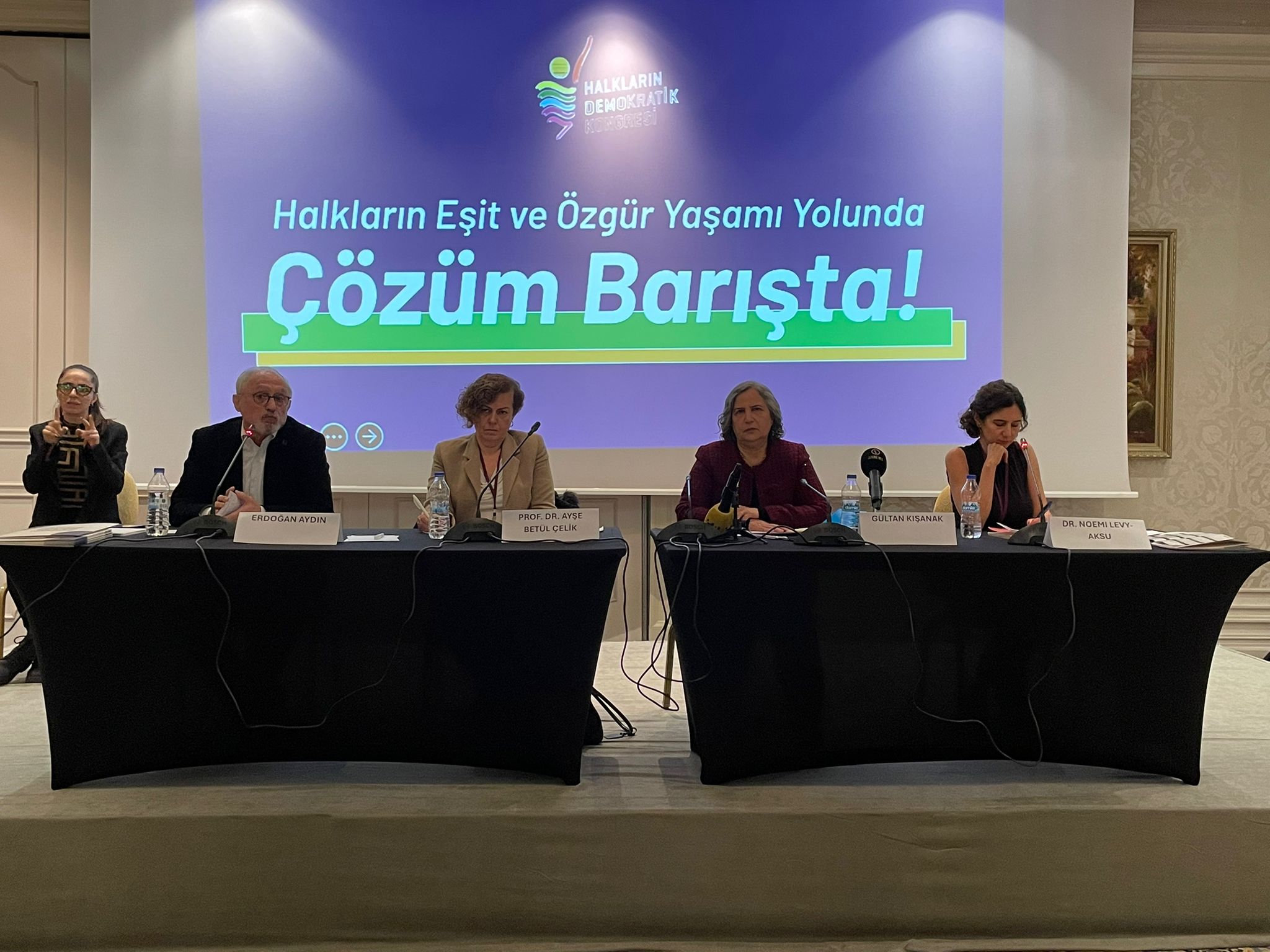 HDK’nin ‘Çözüm Barışta’ konferansı ikinci gününde