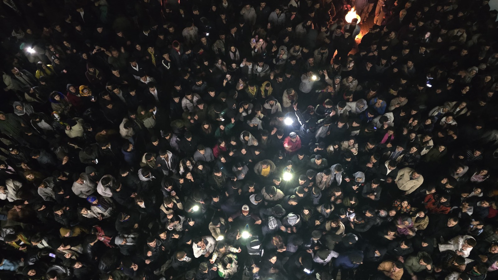 Van’da kar yağışı altında nöbet