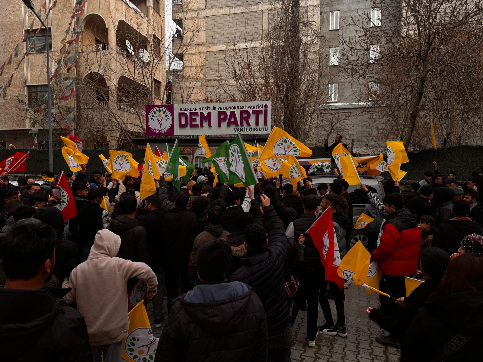 Van’da kayyıma karşı yürüyüş
