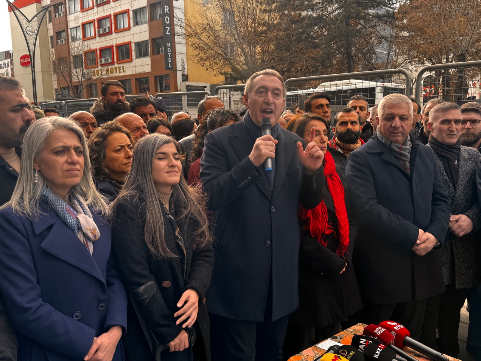 Bakırhan: Karar verin; demokratik çözüm mü, müzakere mi, diyalog mu, Kürt düşmanlığı mı?