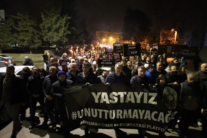 Adıyaman’da depremde hayatını kaybedenler için meşaleli yürüyüş