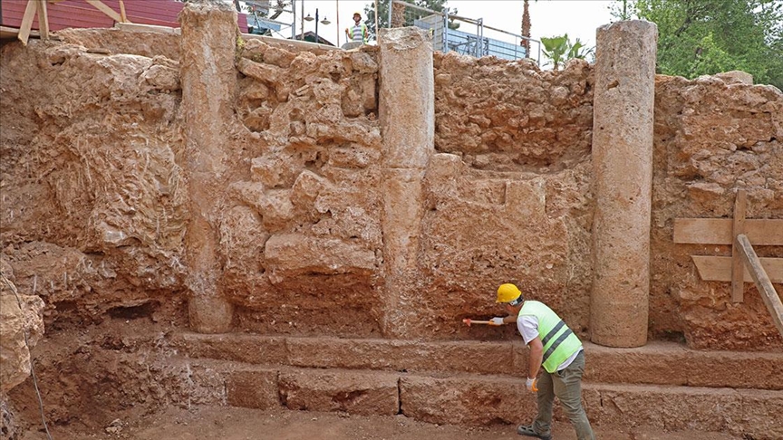 Antalya’da Hıdırlık Kulesi kazılarında yazıtlı mozaik bulundu