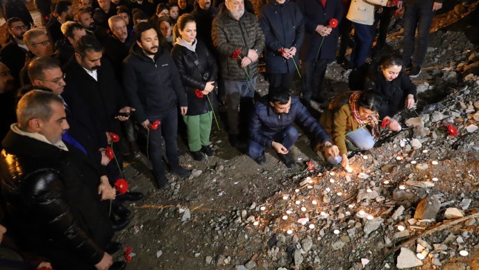 6 Şubat’ta Diyarbakır’da hayatını kaybedenler anıldı: Buradayız, unutmuyoruz öfkeliyiz!