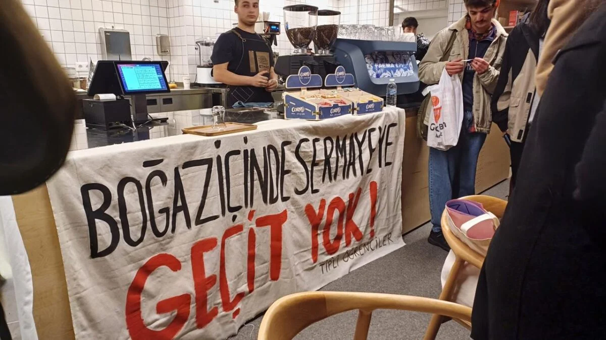 Boğaziçi Üniversitesi’nde kafe protestosu nedeniyle 28 kulüp ve 6 topluluğun etkinlikleri durduruldu