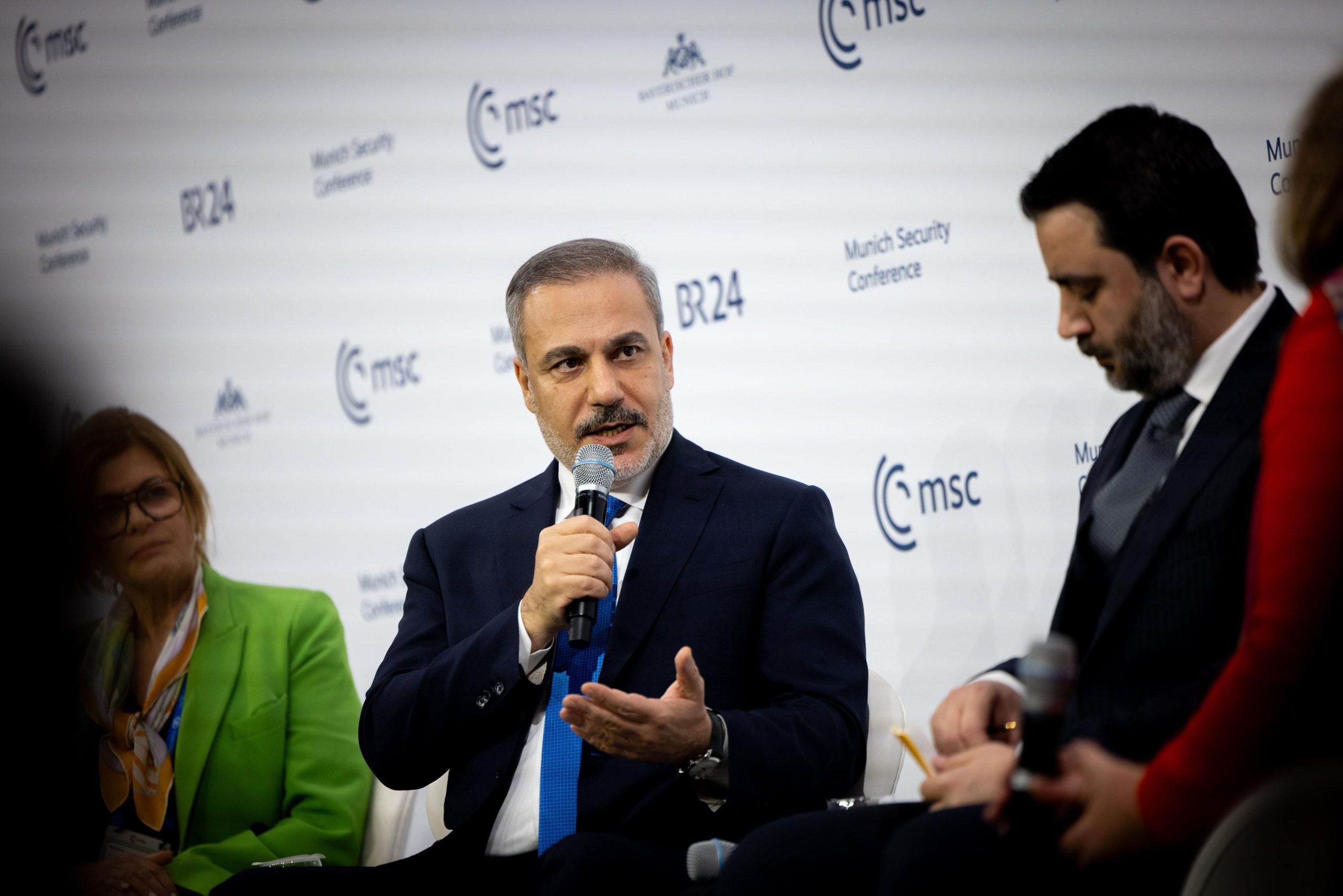 Hakan Fidan: Şam yönetimi silahlı grupları birleştirme konusunda doğru adımlar atıyor