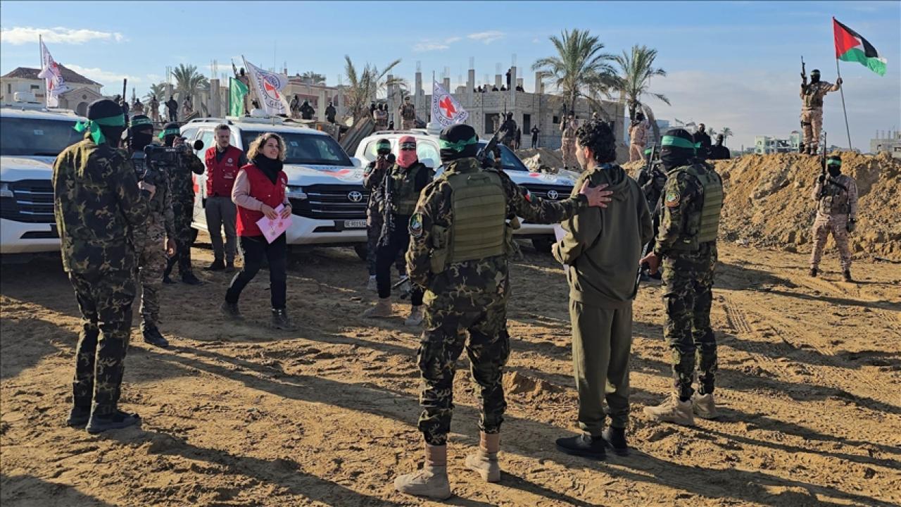 Hamas: Esirlerin serbest kalması İsrail’in ateşkes maddelerine uymasına bağlı