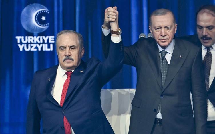 Salim Ensarioğlu: Barış sürecine katkı sunmak için AK Parti’ye katıldım