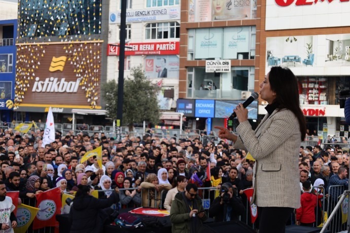 İstanbul’da DEM Parti mitingi: Hatimoğulları, Öcalan’ın mesajını paylaştı