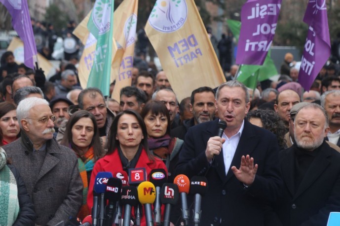 DEM Parti’den kayyımlara karşı Ankara’da nöbet