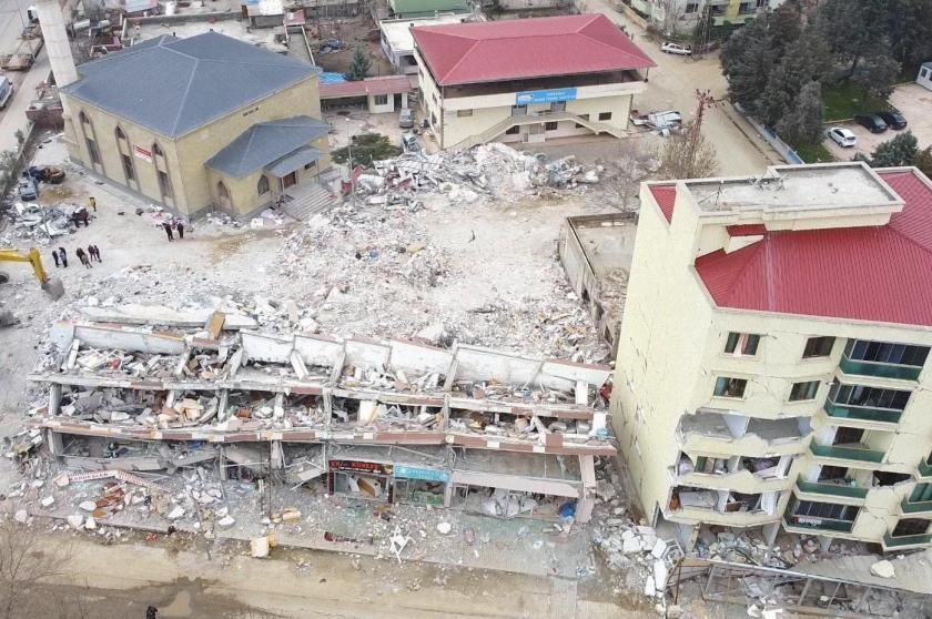103 kişinin hayatını kaybettiği Kule Apartmanı davasında 6 kamu görevlisi hakkında soruşturma izni verildi