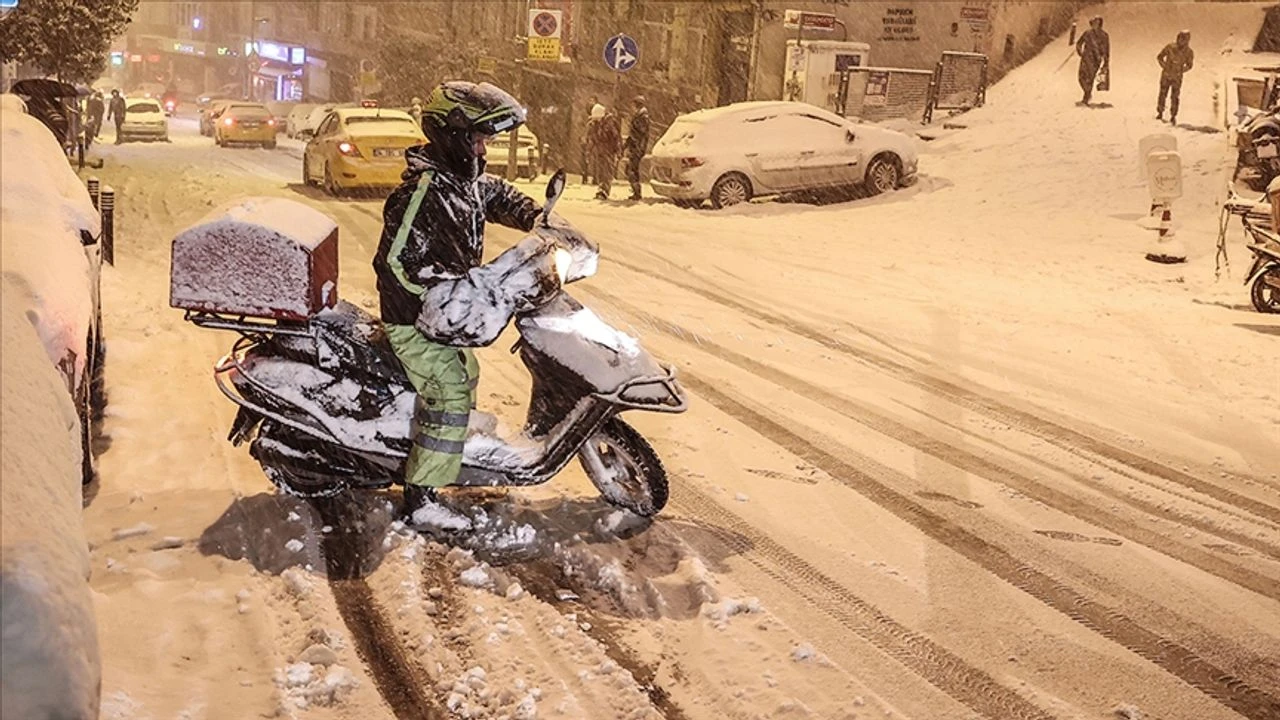 İstanbul Valisi Davut Gül: Motokuryelere yönelik yasak yarın kalkıyor