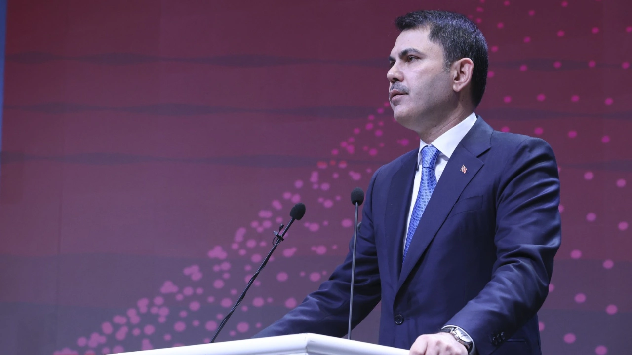 Murat Kurum: Milyonlarca İstanbullu her an yıkılacak 600 bin evde oturmaktadır