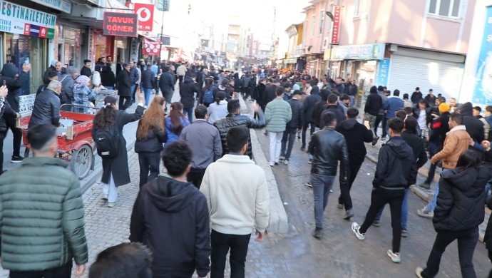 Van’da kayyım protestoları üçüncü gününde