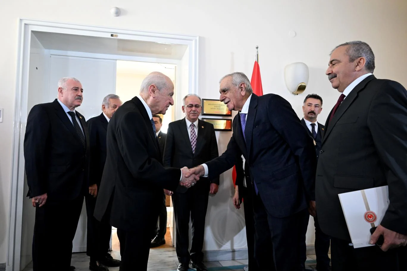 Bahçeli, Tuncer Bakırhan ve Ahmet Türk’ü aradı
