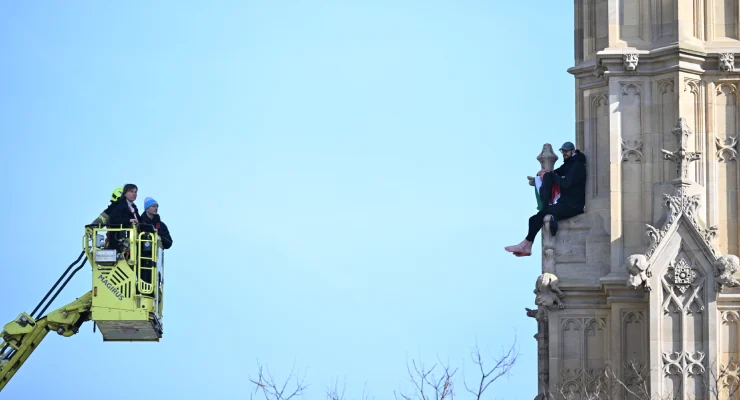 İngiltere’de Big Ben’e tırmanarak Filistin bayrağı açan protestocu mahkemeye çıkarılacak