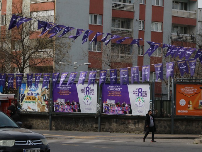 Diyarbakır 8 Mart’a hazırlanıyor: Kent mora büründü