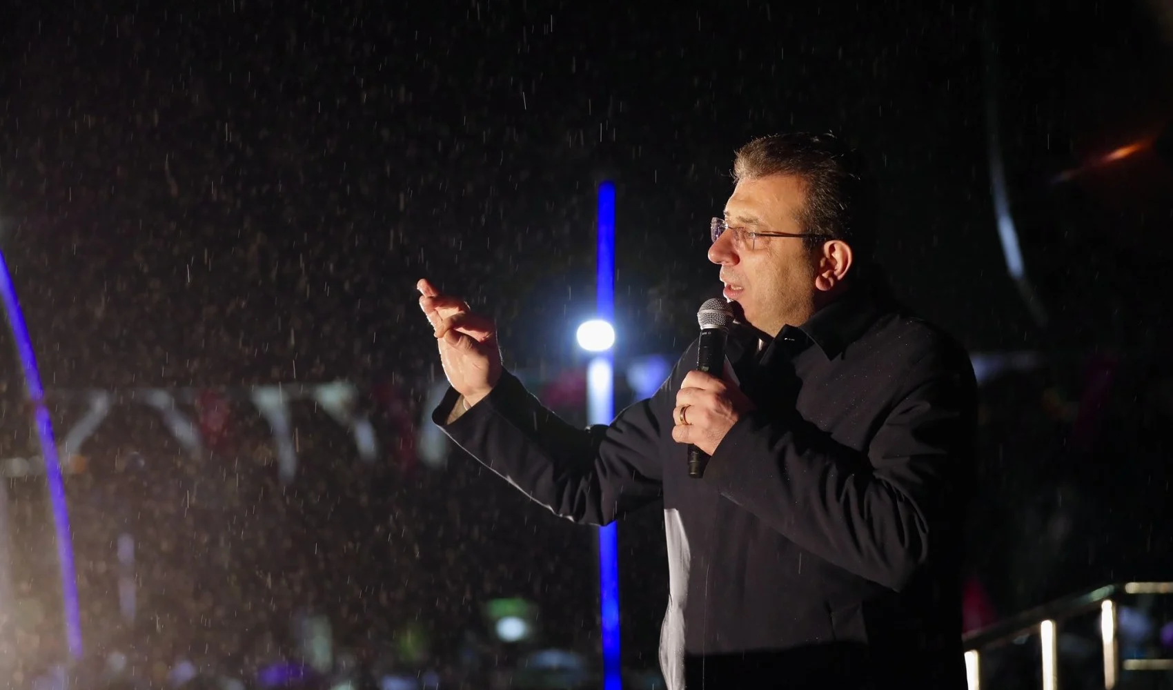 İmamoğlu, Beykoz Belediyesi önünde seslendi: Dayanışmamız devam edecek