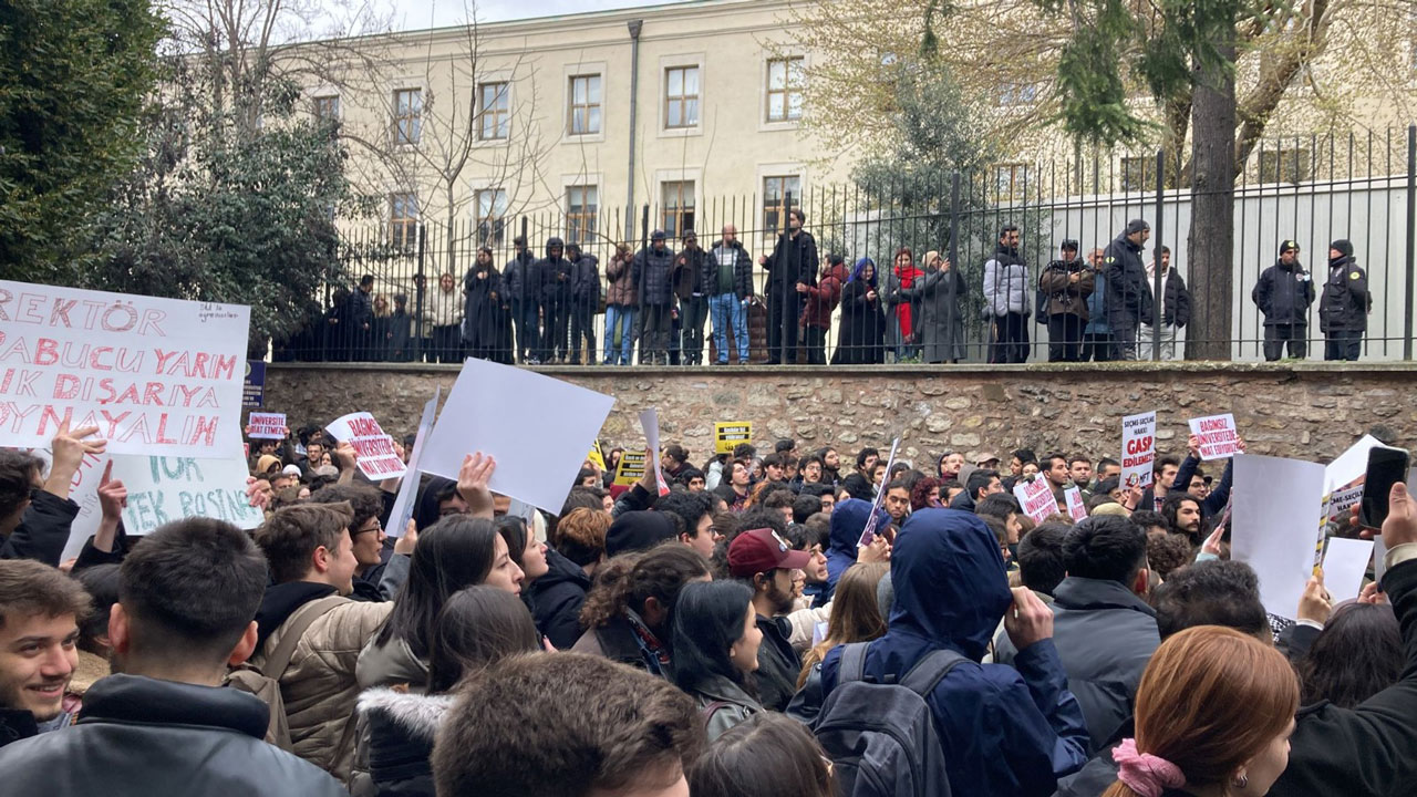 İmamoğlu gözaltısına tepkiler sürüyor: İstanbul Üniversitesi’nde protestolar ikinci gününde