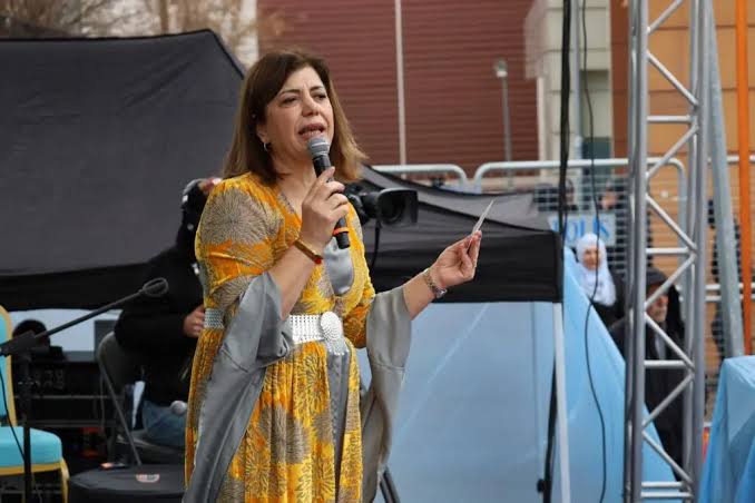 Meral Danış Beştaş’tan İzmir Newrozu’nda kent uzlaşısı soruşturması ve kayyım tepkisi