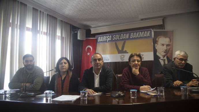 Sosyalistlerden barış paneli: Sürece katkı veren rolünden çıkıp öznesi olmalıyız
