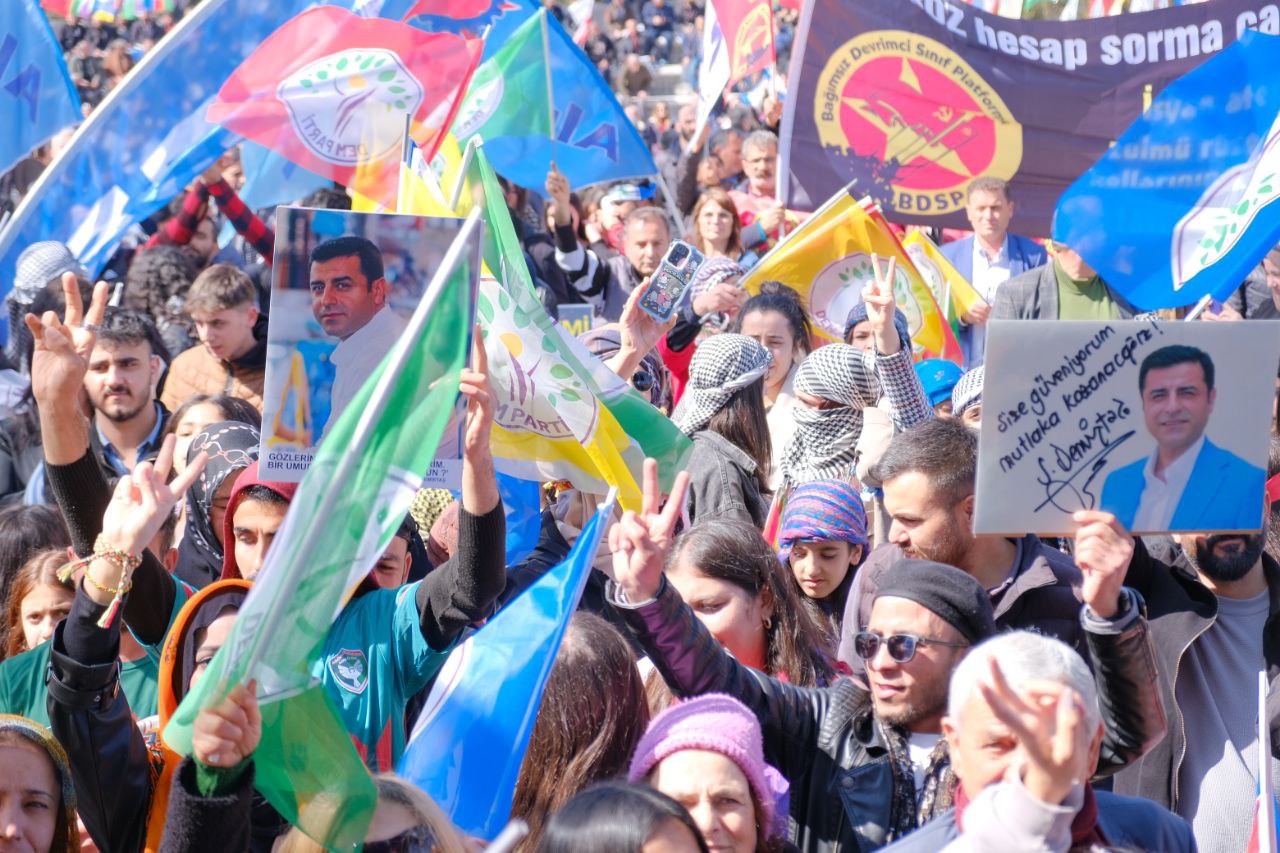 Ankara’da Newroz coşkusu: Binler halaylarla kutladı