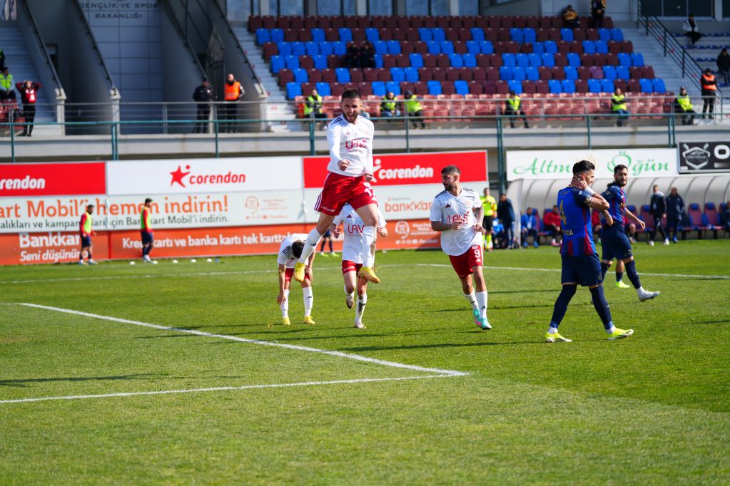 Vanspor ve Batman Petrolspor deplasmanlardan 3’er puanla dönüyor