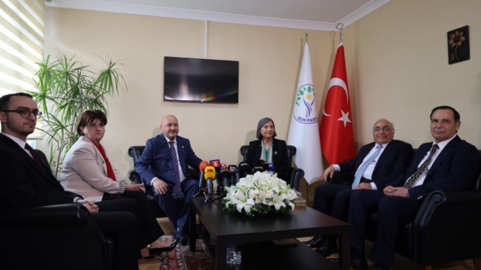 DEM Parti ve AK Parti 10 yıl sonra bayramlaştı