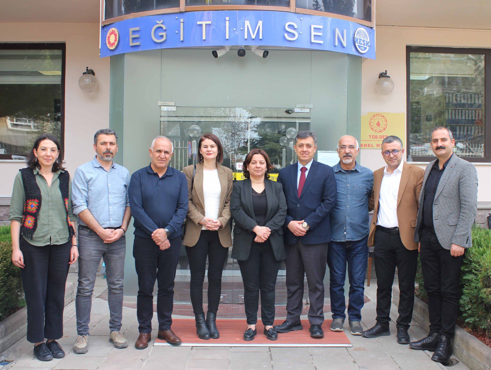 DEM Parti’den Eğitim Sen’e dayanışma ziyareti