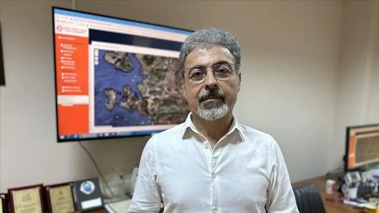 Prof. Dr. Hasan Sözbilir: Bir fayın kırılmakta olduğunu görebiliyoruz