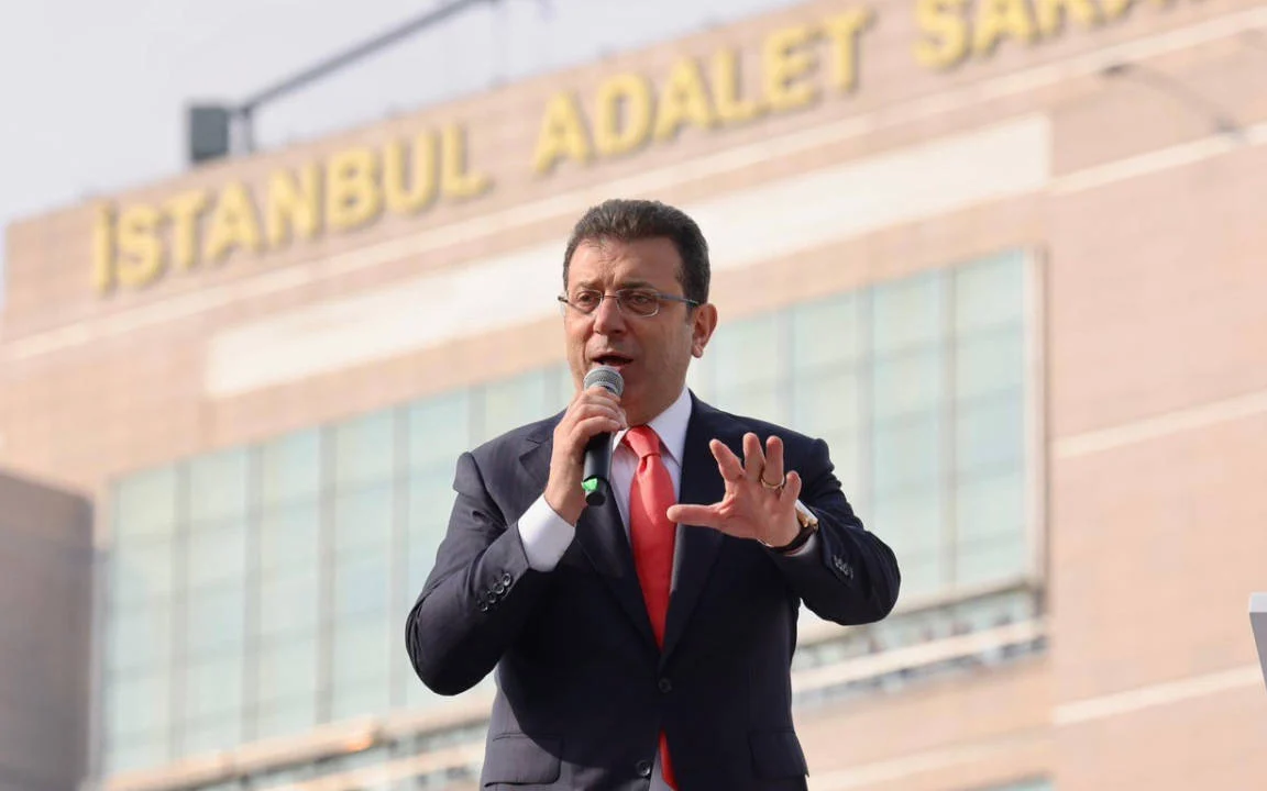 Ekrem İmamoğlu görevden uzaklaştırıldı