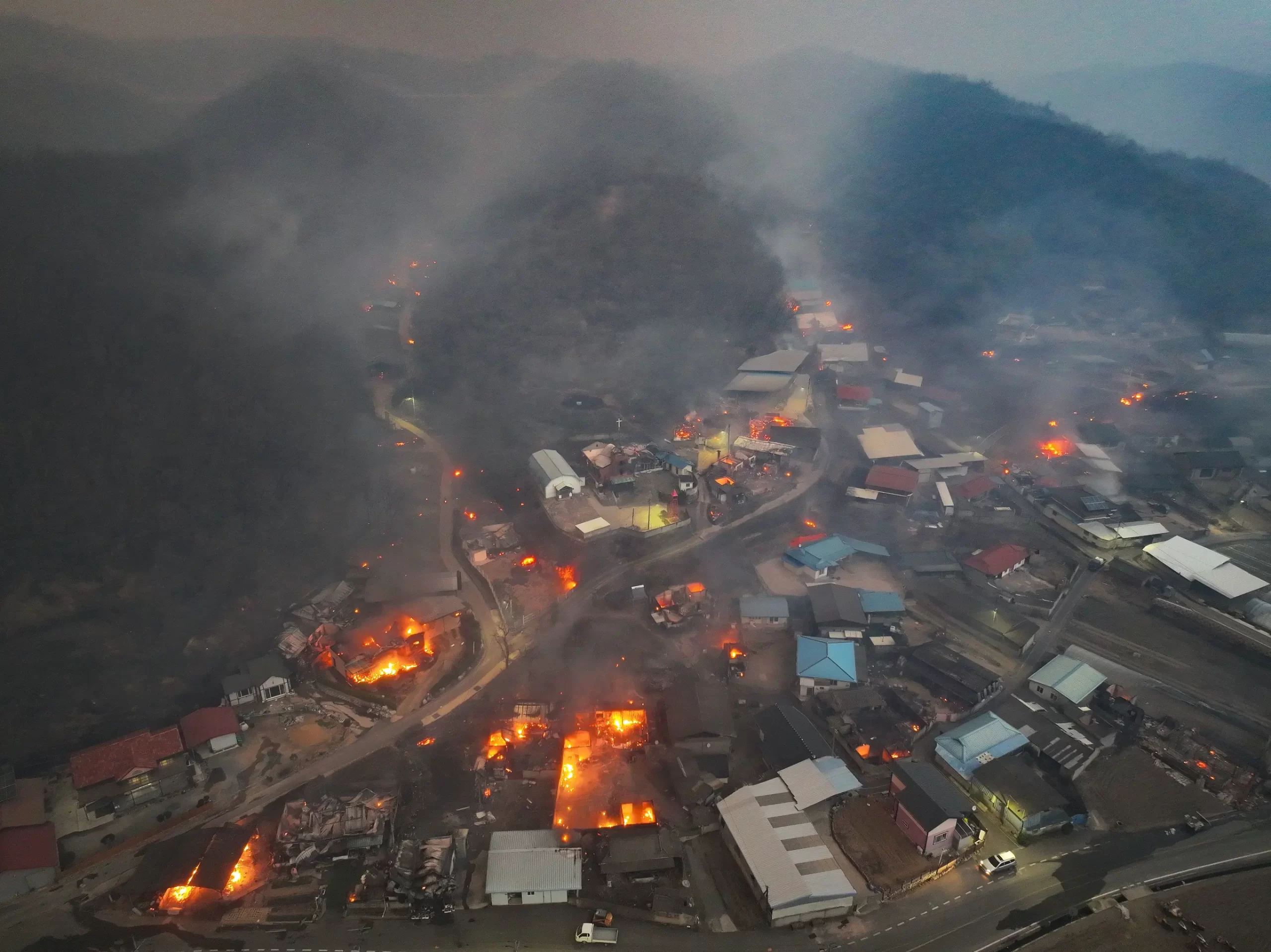 Güney Kore’de ölü sayısı 18’e yükseldi, Japonya’daki yangın ise 4’üncü gününde