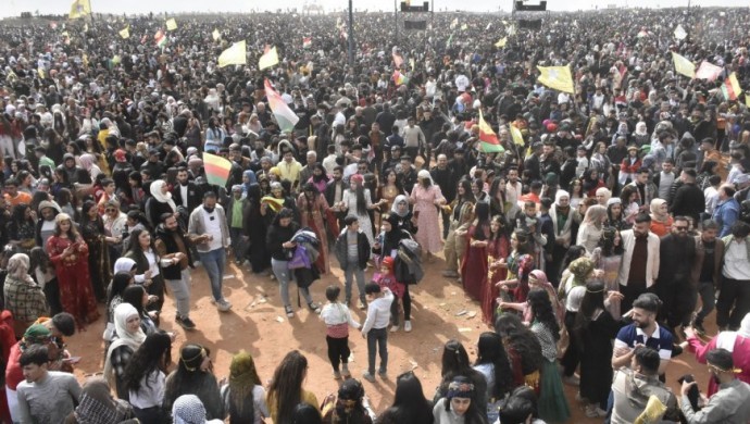 Halep’te Baas sonrası ilk kitlesel Newroz’da barış ve özgürlük mesajları