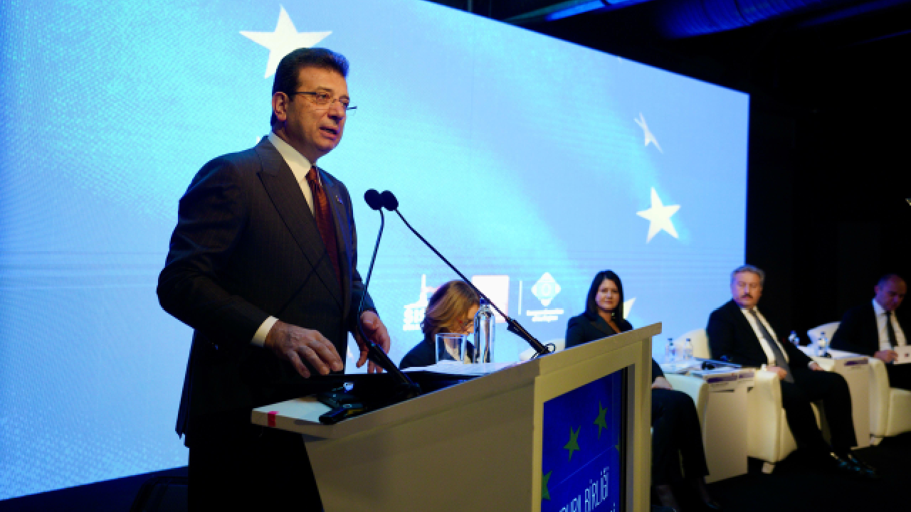 FT: AB, Türkiye’de demokrasiyi savunmalı