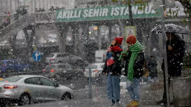 Hava sıcaklığı aniden düşecek: İstanbul’a kar yağacak mı?
