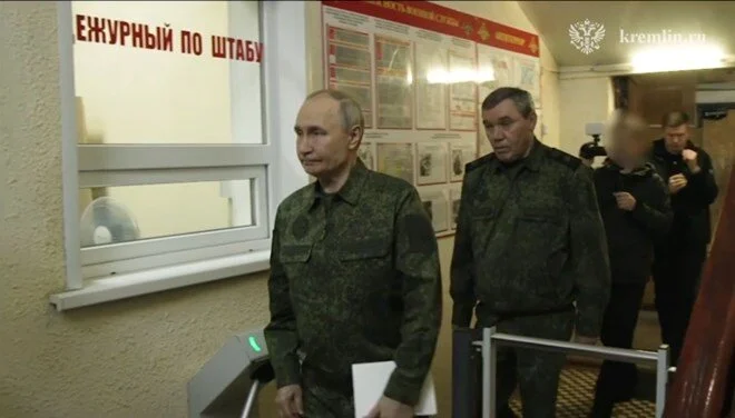 ABD heyeti ateşkes teklifini iletmek için Moskova’da, Putin askeri üniformayla Kursk’ta