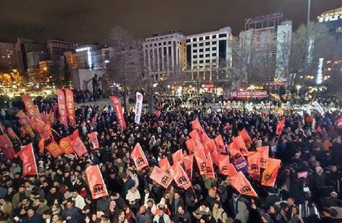 Russia Today: Türkiye’de siyasi kriz derinleşiyor
