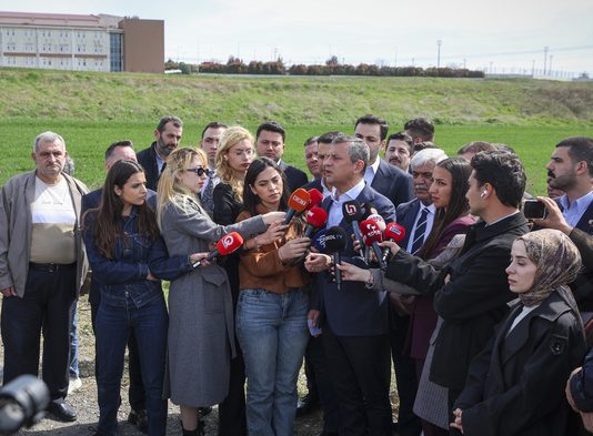 CHP Lideri Özgür Özel: Milletimizle ve cezaevlerindeki mağdur öğrencilerle bayramlaşıyoruz