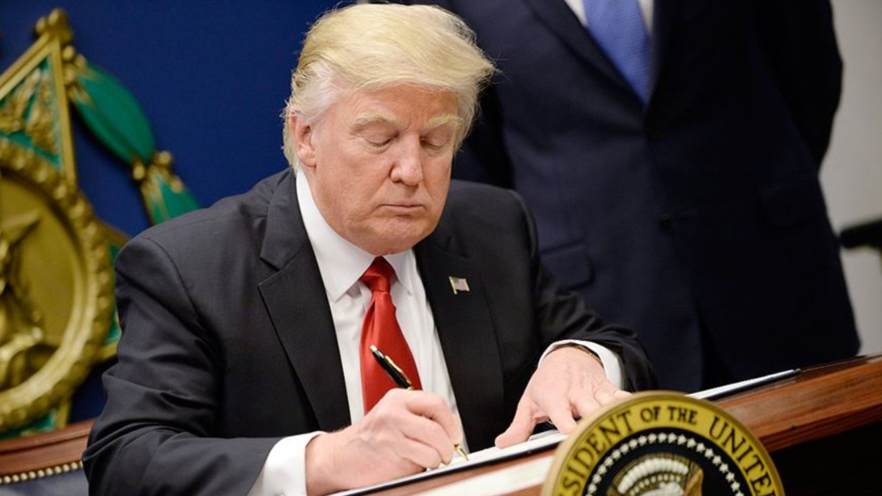 Trump’tan federal çalışanlara toplu iş sözleşmesi engeli
