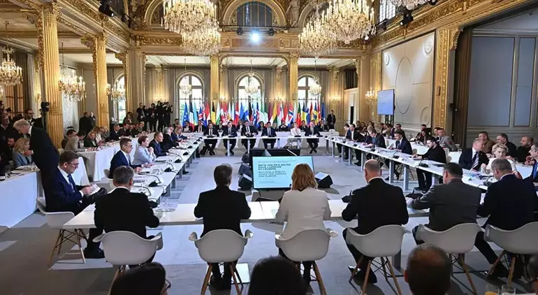 Paris’te Ukrayna zirvesi: Asker göndermek için oybirliği söz konusu değil