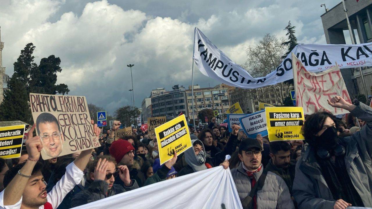 Üniversiteliler Saraçhane’ye yürüyor