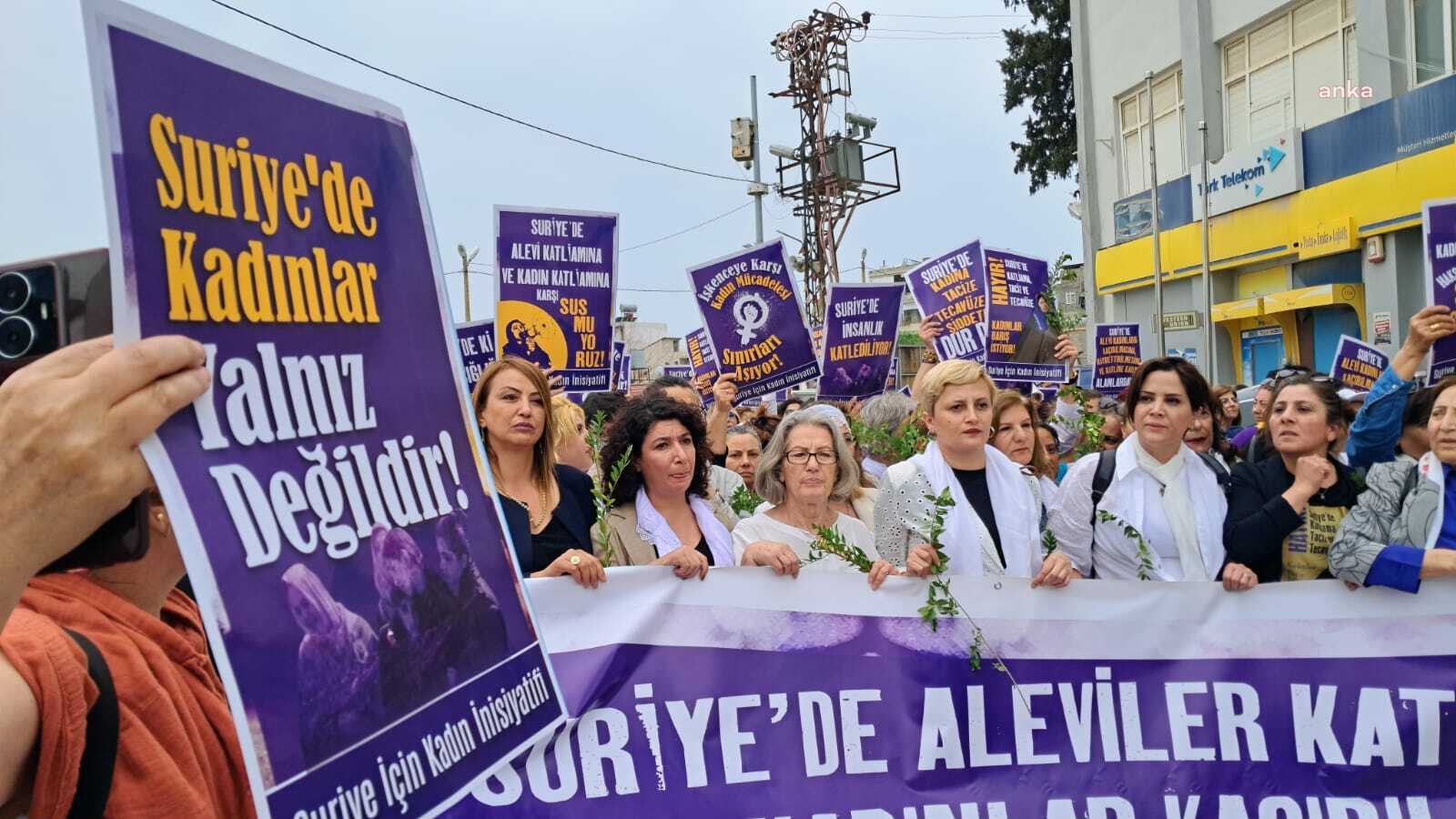 Kadınlar Suriye’de Alevilere yönelik katliamlara karşı Samandağ’da yürüdü