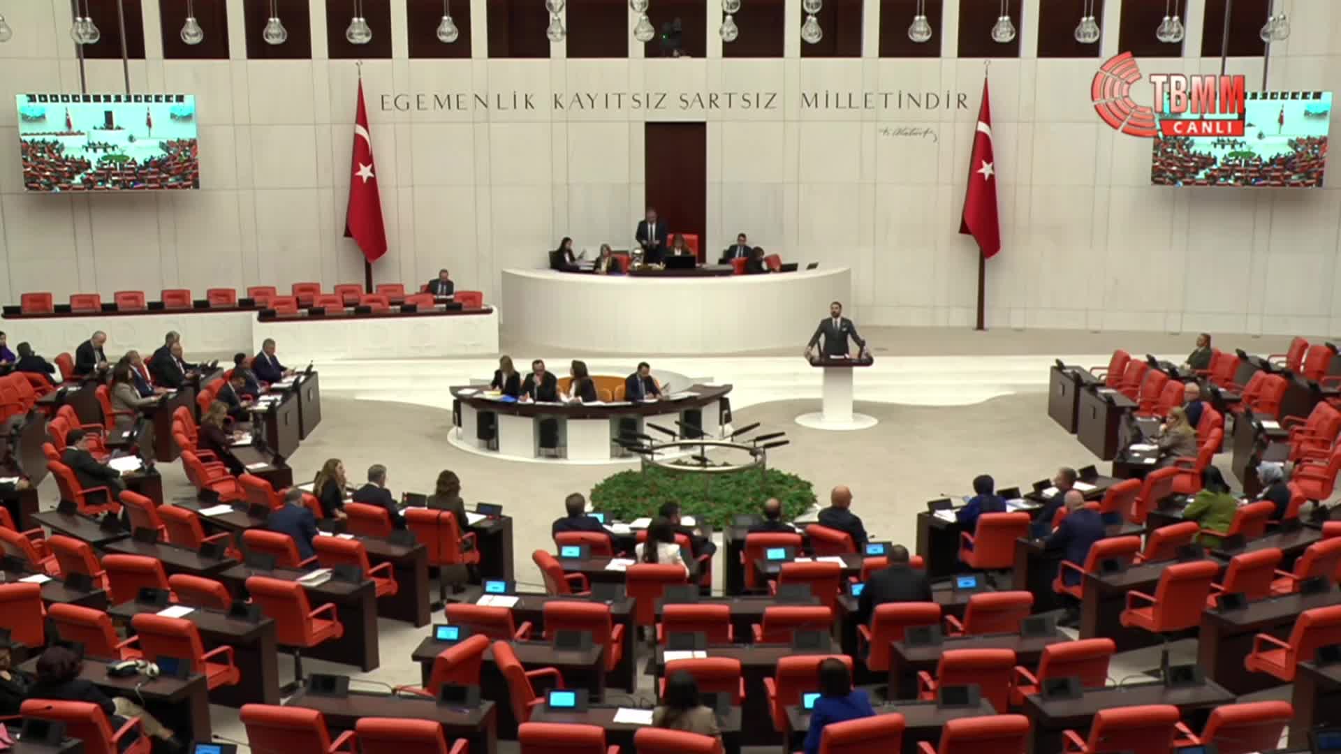 Öğrencilere bir öğün ücretsiz yemek teklifi AK Parti ve MHP oylarıyla reddedildi