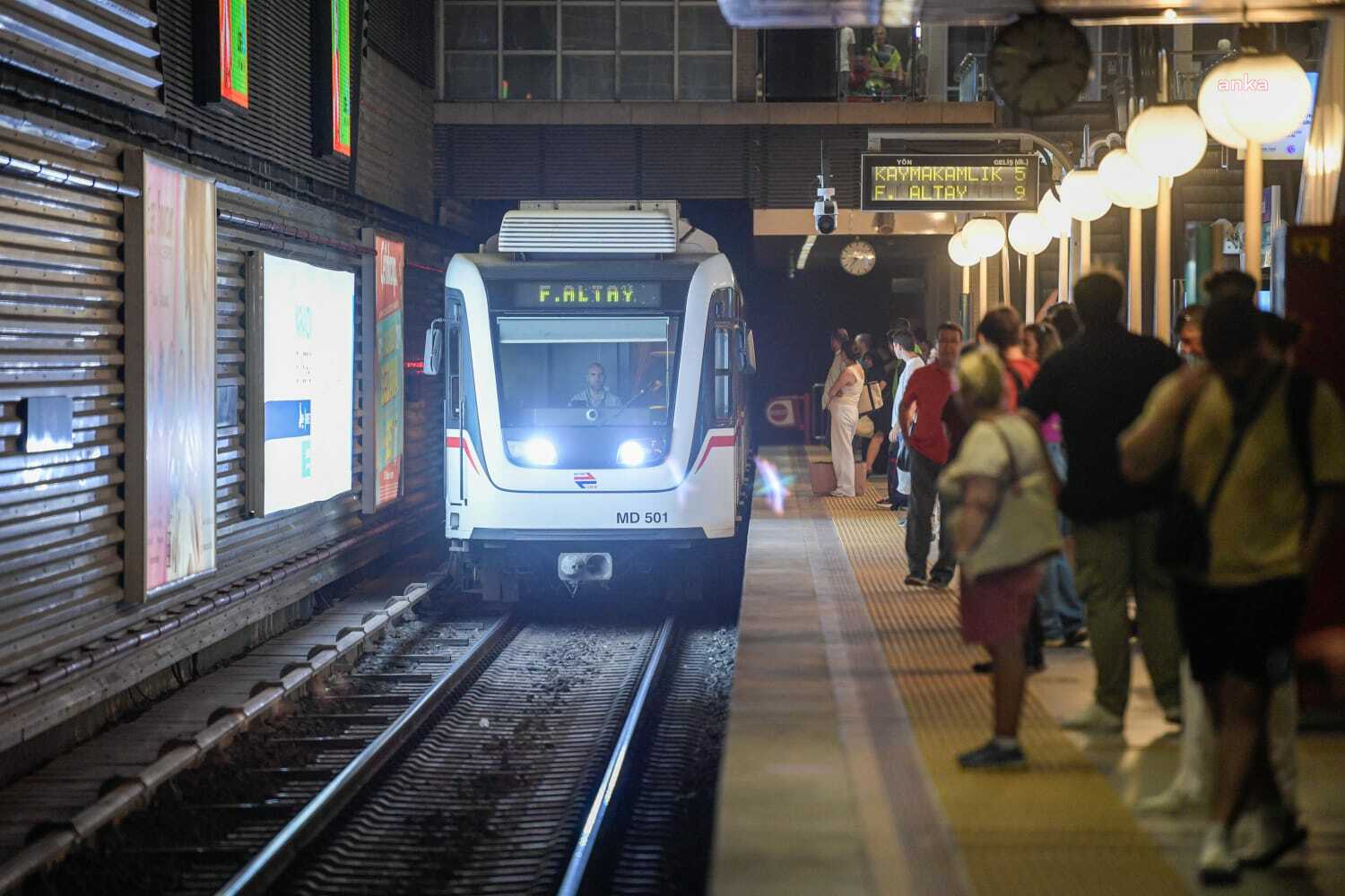 İzmir’de toplu taşıma ücretlerine zam