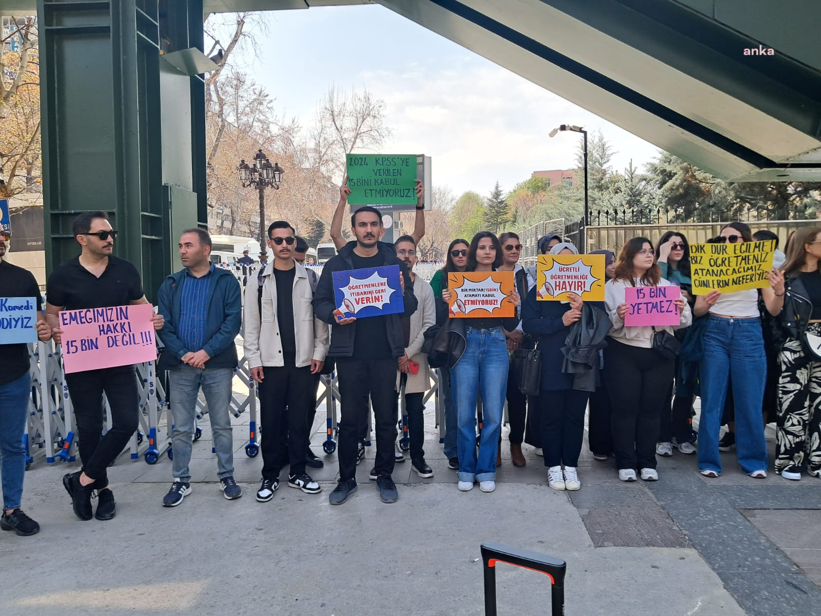 Öğretmen adayları atama sayısına tepki gösterdi: Emeğimizin hakkı 15 bin değil