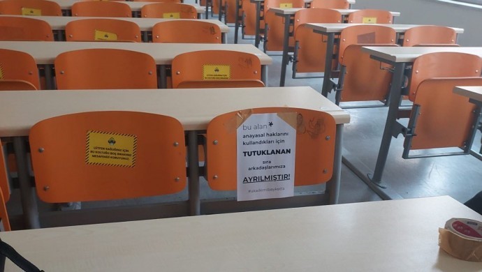 YTÜ öğrencileri tutuklanan arkadaşları için sınava girmedi