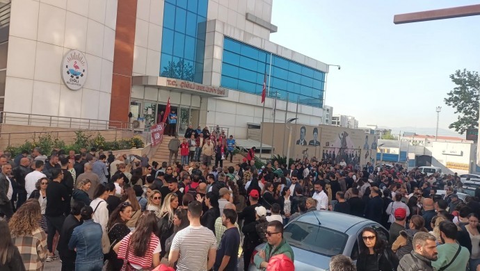 Çiğli Belediyesi’nde işçiler greve başladı